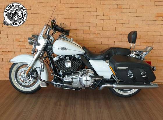 HARLEY-DAVIDSON ROAD KING CLASSIC 